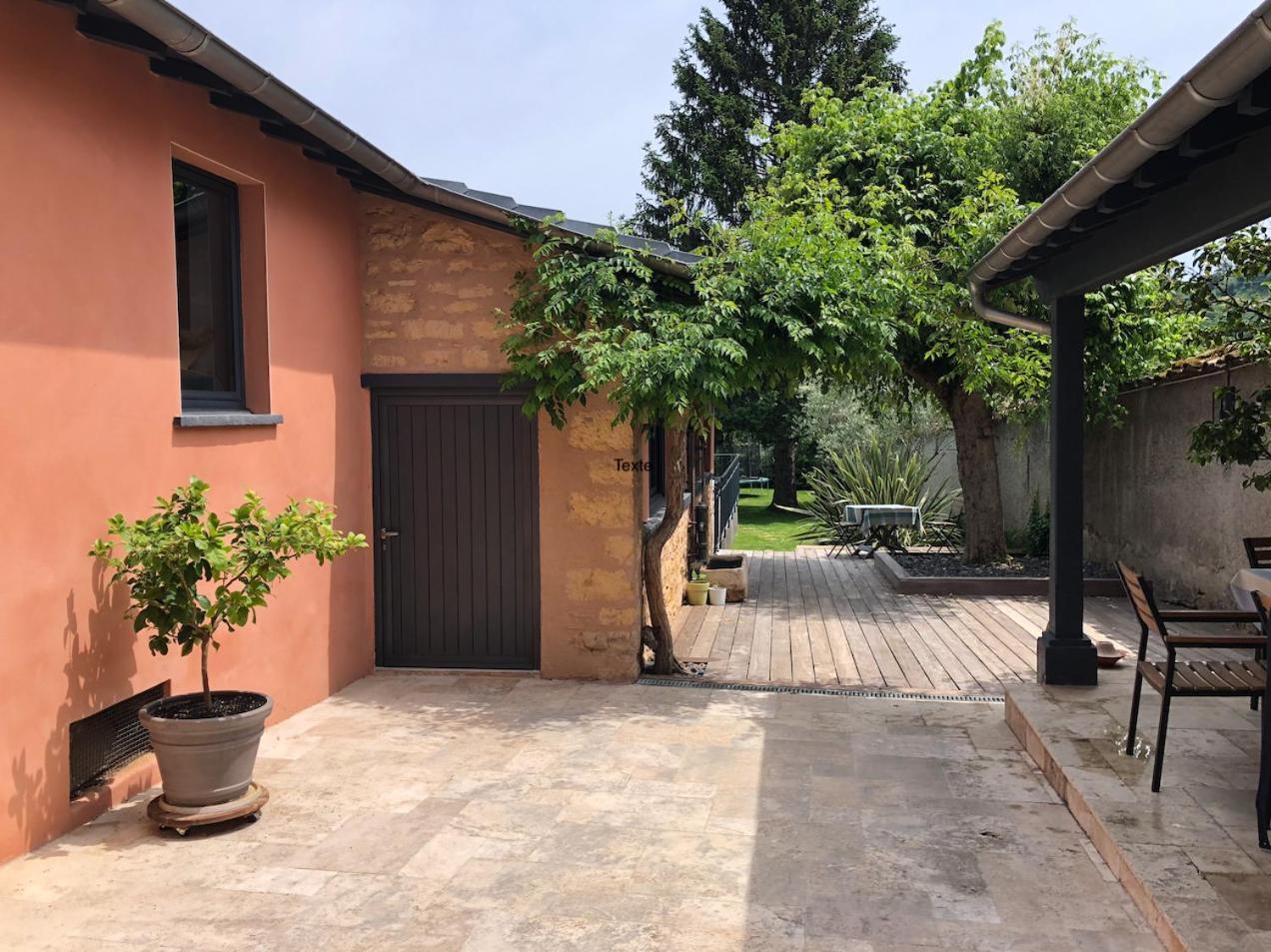 Bed & Breakfast Univers Bocuse - A 200 M De La Legende *